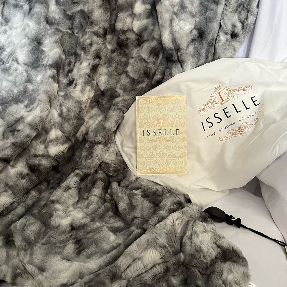 Isselle Aspen Faux Fur Throw - Granite